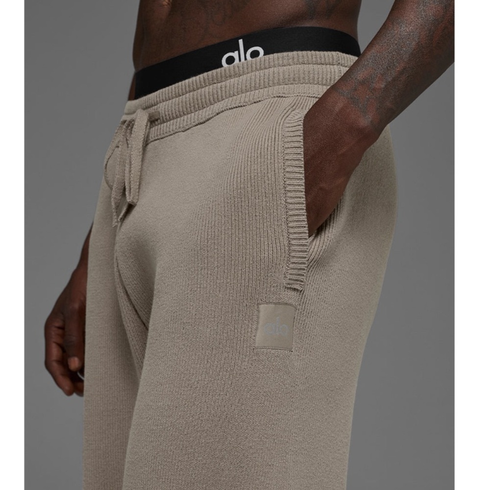 ALO Yoga Unisex Scholar Straight
Leg Sweatpants Light Cocoa Size XL NWT